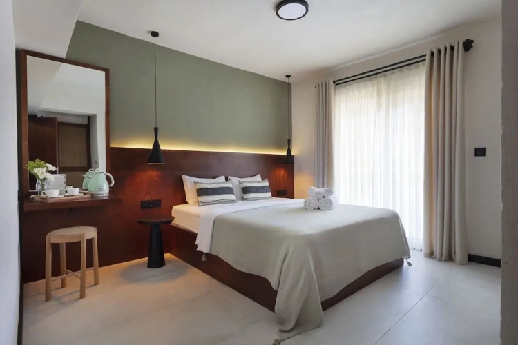 1 Bedroom Standard Double room with balcony