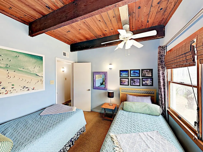 Beachfront Getaway W/ Huge Deck, Classic Interiors Home
