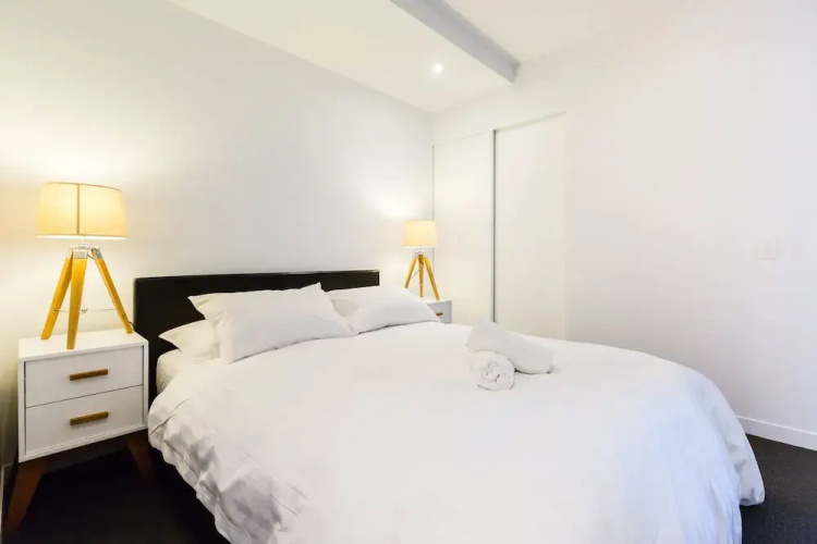SANTERI, 2BDR Melbourne Apartment