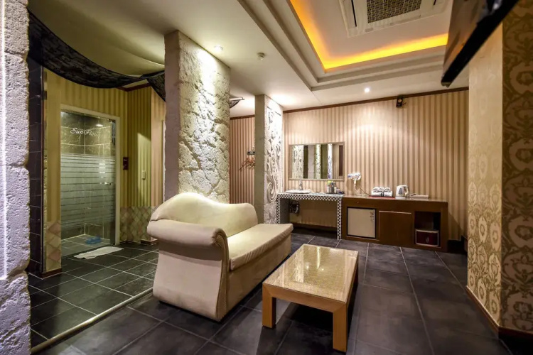Sunflower Hotel