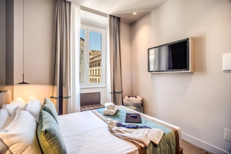 Hotel 77