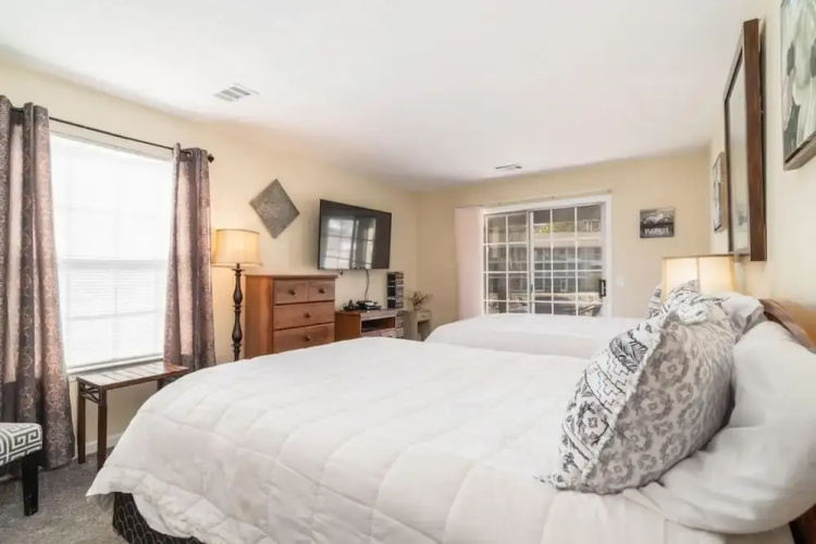 The Cozy Hideaway Stay for 6