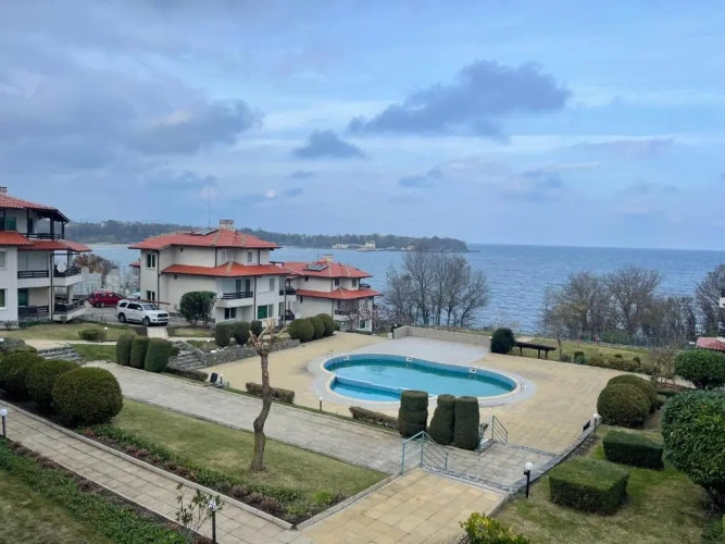 2 Bedrooms Apartment with view
