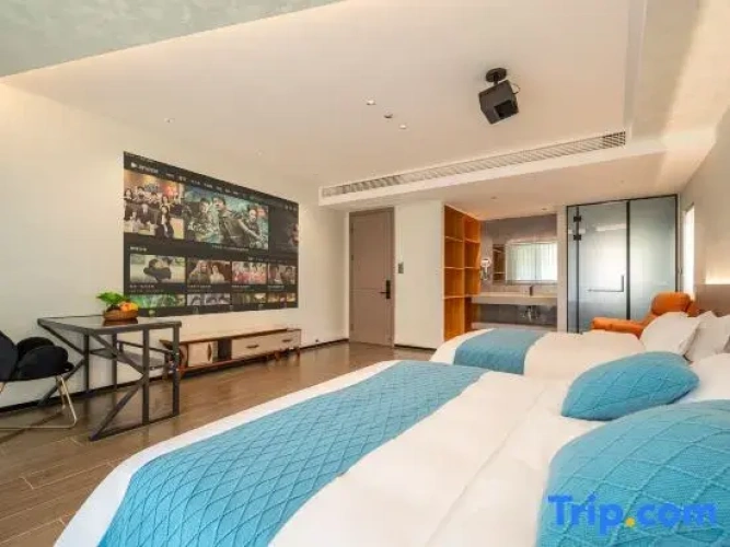 Standard Quadruple Family room