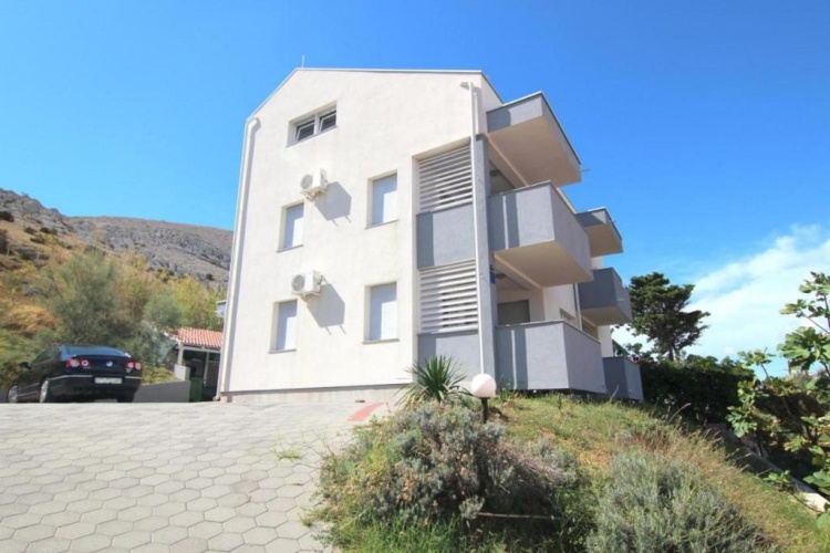2 Bedrooms Apartment with balcony and with partial sea view