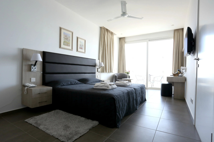 Dionysos Central Hotel
