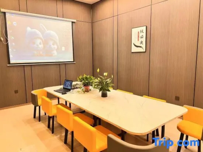 Huayu Hotel