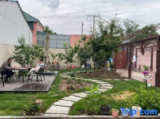 Yining Fengqiao Homestay