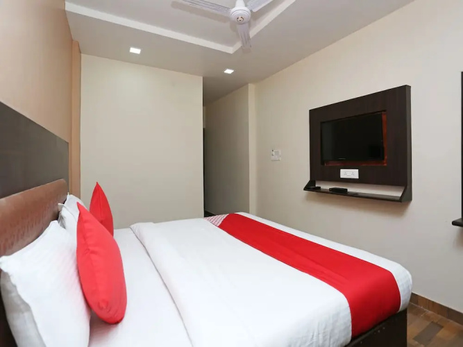 OYO 15098 hotel crystal