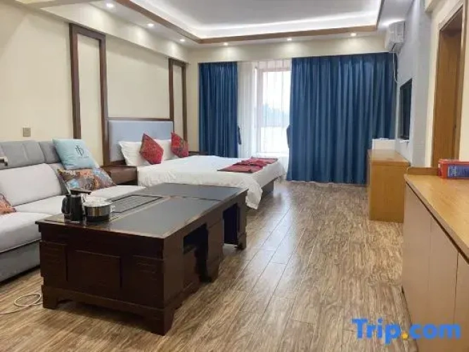 Deluxe Family Suite
