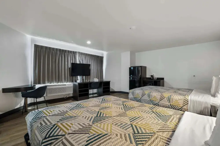 Studio 6 Suites Escondido, CA