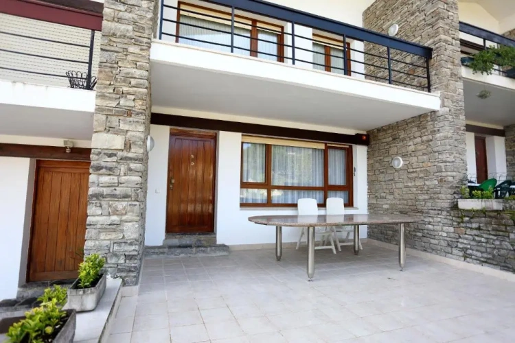 3 Bedrooms Cottage