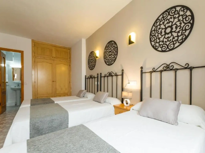 Standard Triple room