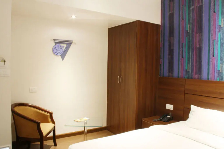 Collection O 15614 Hotel Olive Somwar Peth