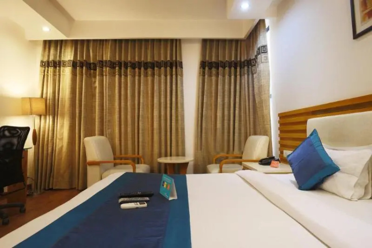 FabHotel Cyber Park