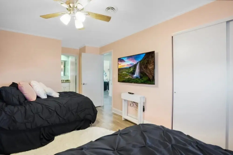 Harbour Island 402m 2 Bedroom Condo