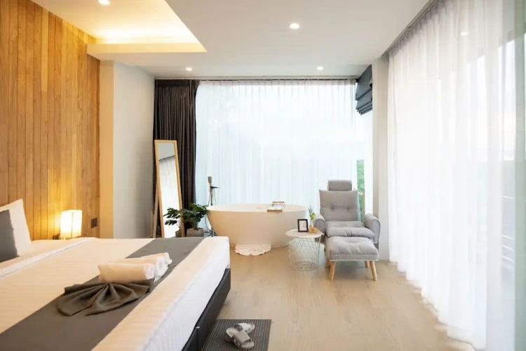 Deluxe room with pool view