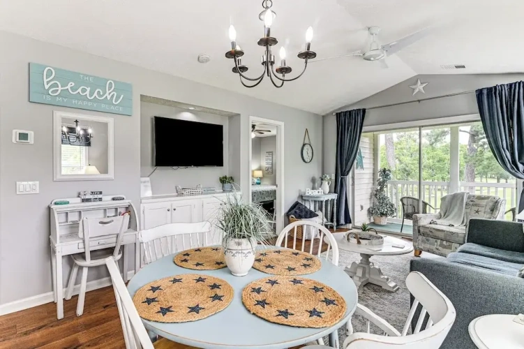 2 Bedrooms Apartment