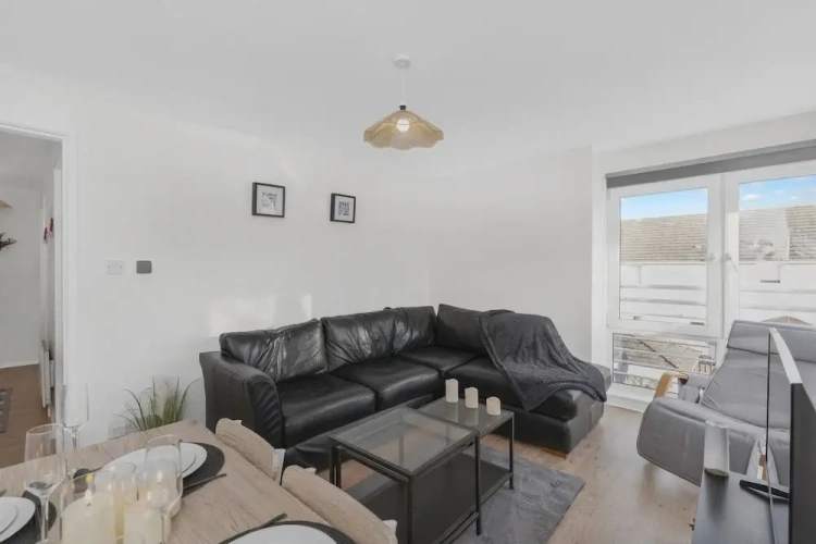 2 Bedrooms Apartment