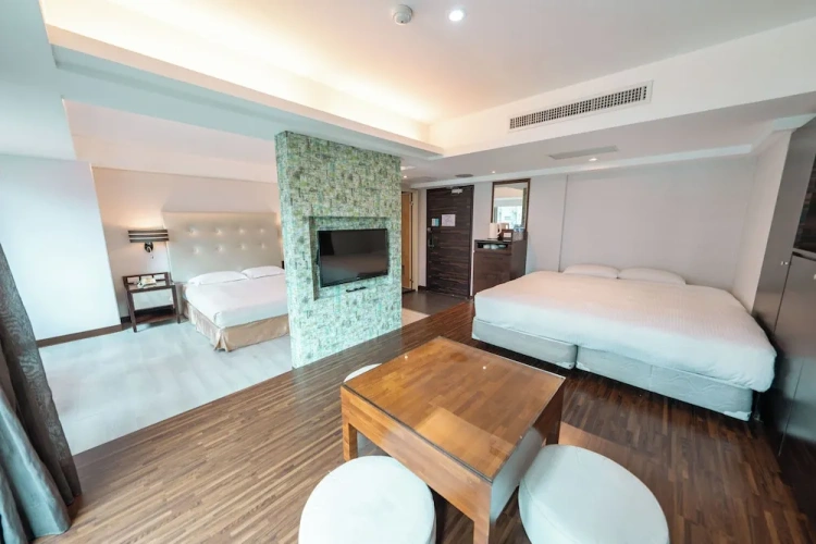 Deluxe Quadruple room