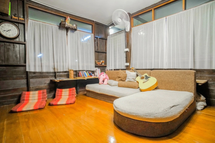 Samsibsan Hostel