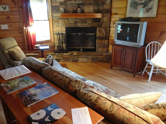 Engadine Inn & Cabins