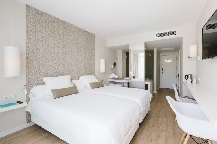Superior Double room with pool view