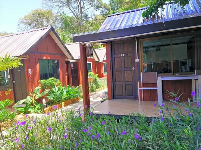 Phi Phi Long Beach Bungalow  Had Yao