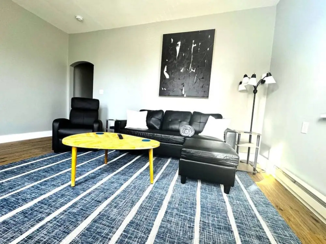 Modern Cozy Unit With King Bed