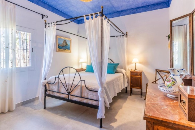 5 Bedrooms Cottage