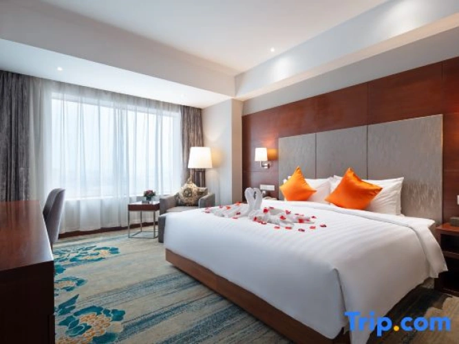 1 Bedroom Deluxe Suite with city view