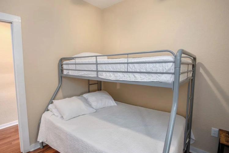 2 Bedrooms Cottage