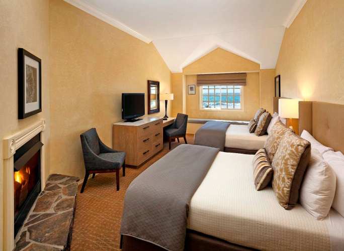 Pelican Inn & Suites