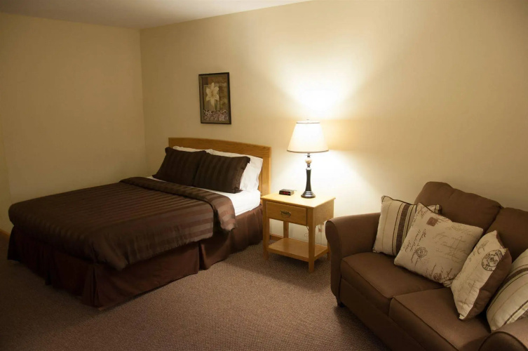 Brook Pointe Inn