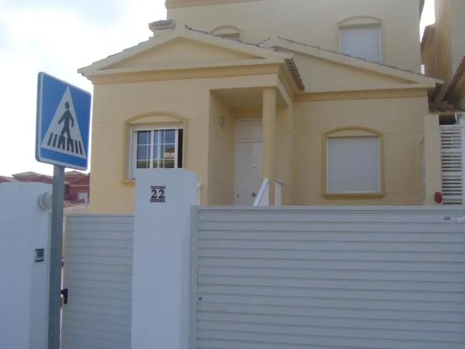 4 Bedrooms Cottage