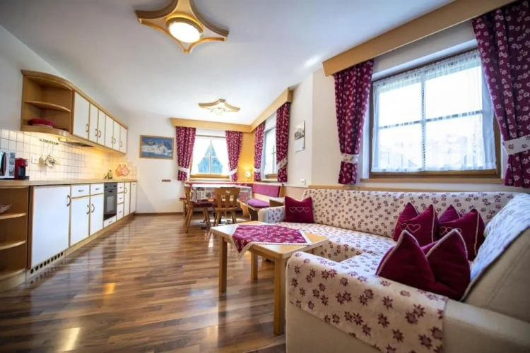 2 Bedrooms Apartment