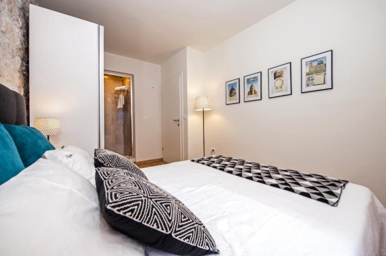 1 Bedroom Deluxe Apartment
