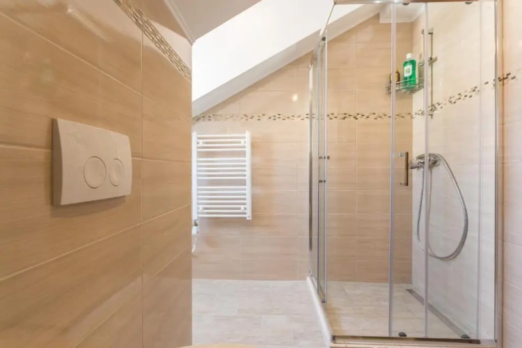 3 Bedrooms Apartment