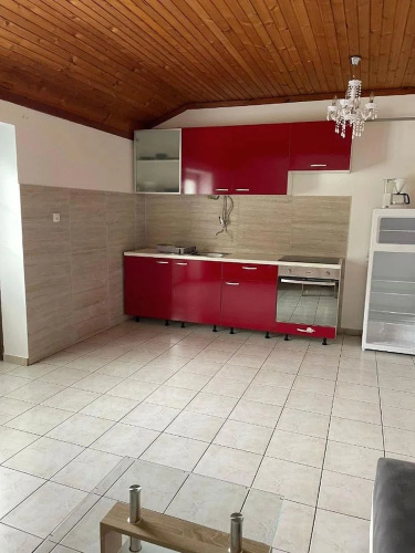 Red Apartment for 05