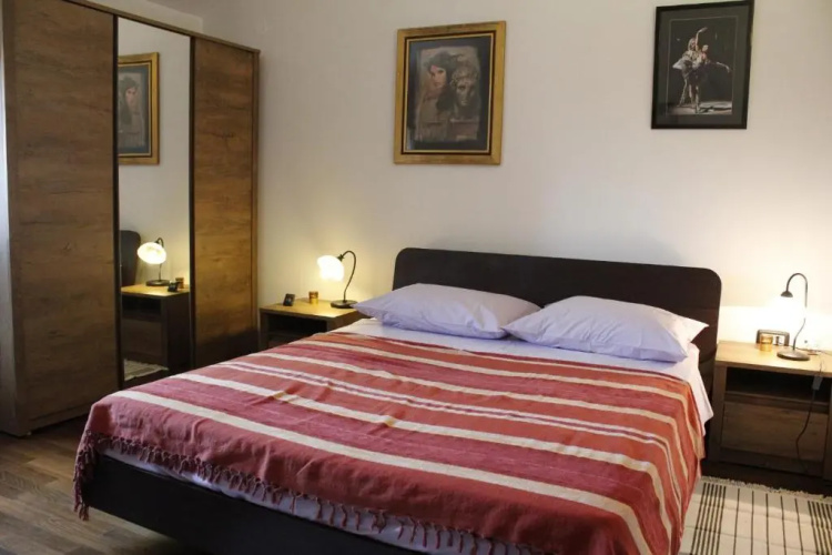 Mon Perin Castrum - House of Nice Memories