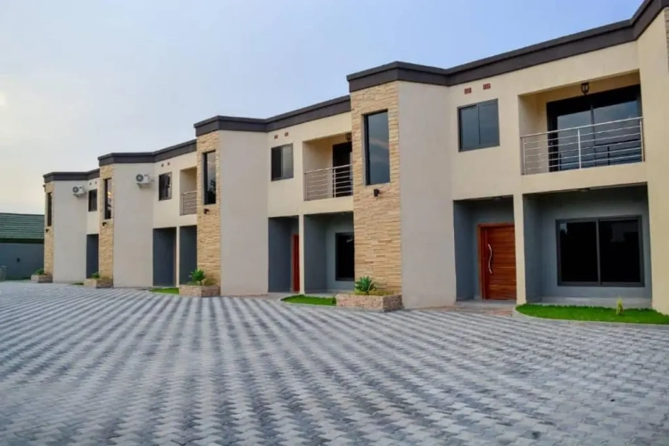 2 Bedrooms Villa