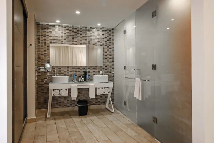 The Fives Beach Hotel & Residences photo 10