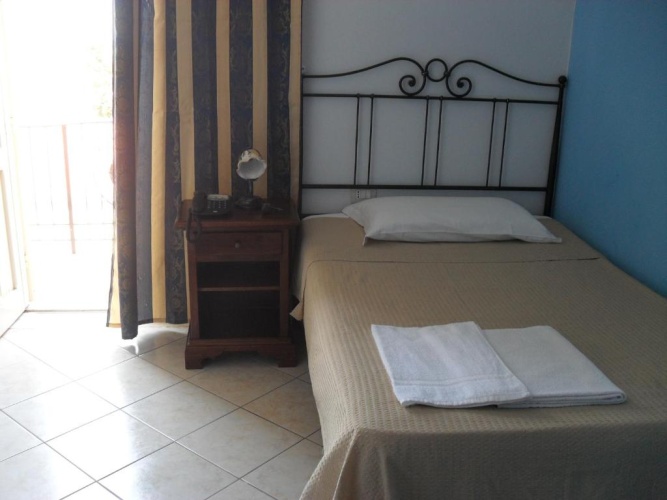 Standard Quadruple room with view