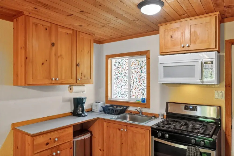 Rouge Cobb Mountain Hotel - Cabin 1
