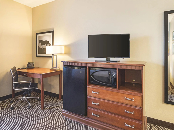 La Quinta Inn & Suites by Wyndham Mathis
