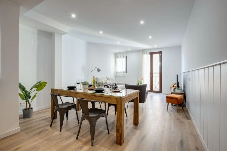 2 Bedrooms Apartment