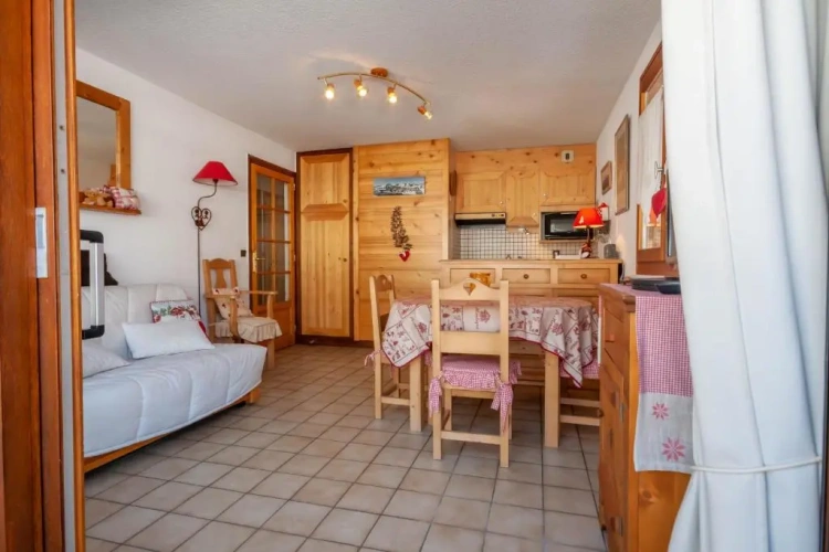 2 Bedrooms Apartment