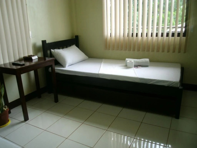 Lola Charing Pension