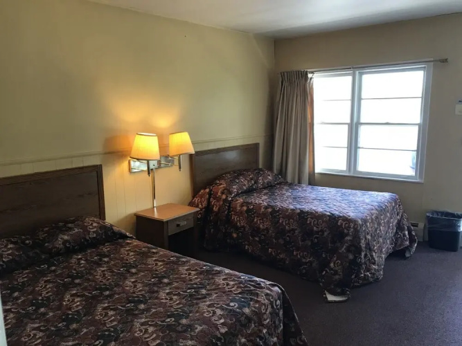 Crest Motel