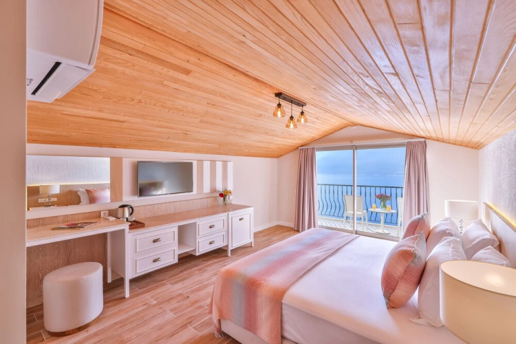 Hilaris Hotel